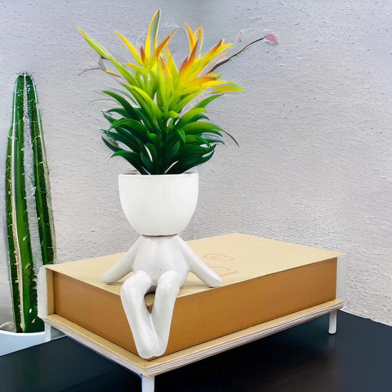 Chilling on Wall Planter Pot - White - WeHomePk